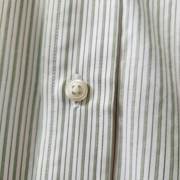 Vintage Eddie Bauer Wrinkle Resistant Men's Button Up Shirt in Green Stripe - Picture 6 of 8